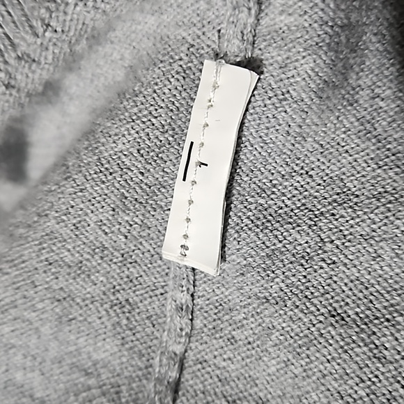 Michael Kors Long Sleeve Silver Graphic Sweater with high low size Medium - Picture 7 of 8